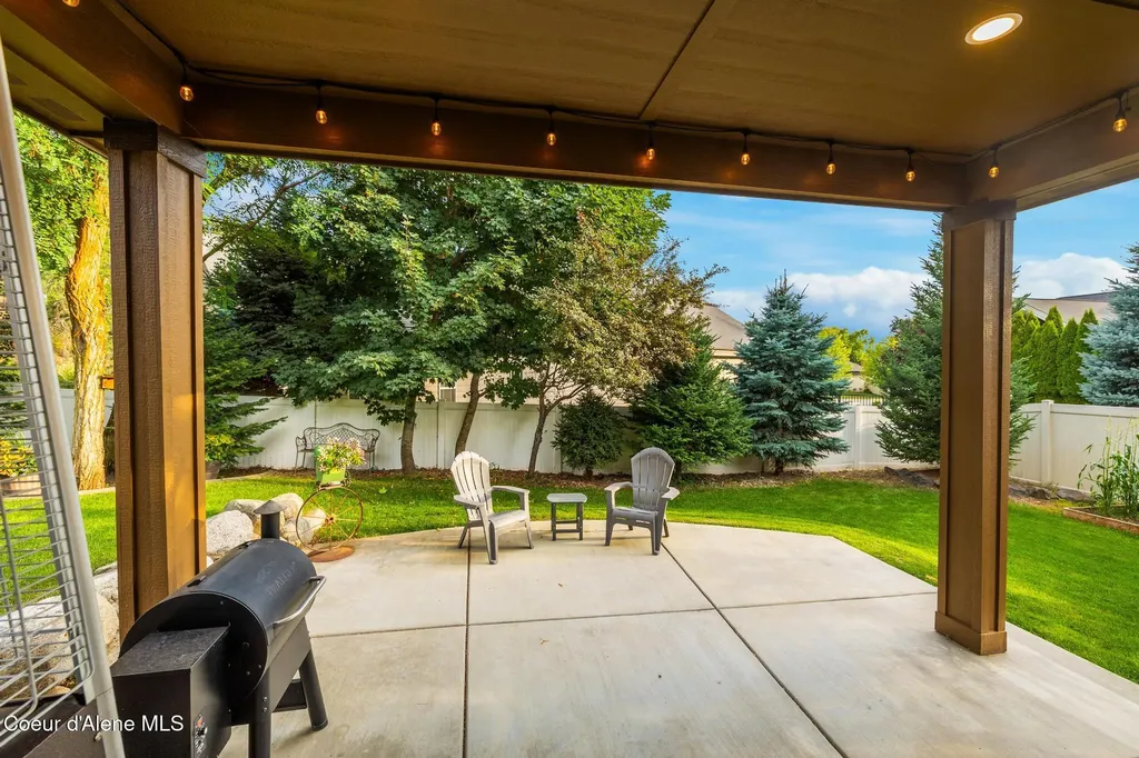 1122 E Maroon Creek Drive Hayden ID 83835