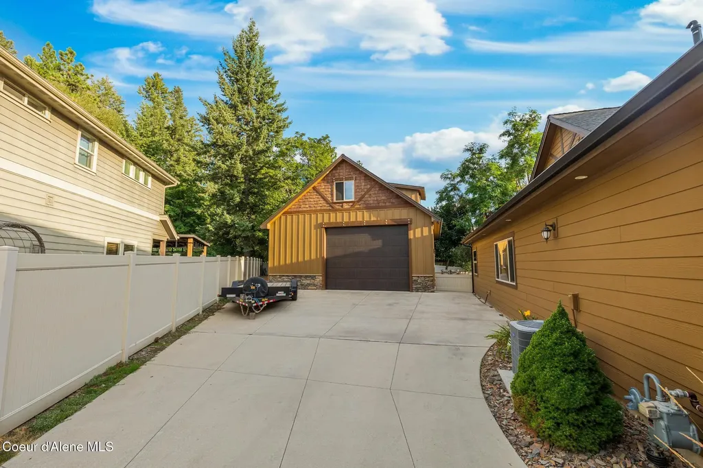1122 E Maroon Creek Drive Hayden ID 83835