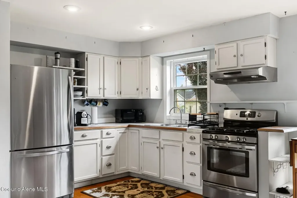 1711 Poplar Sandpoint ID 83864