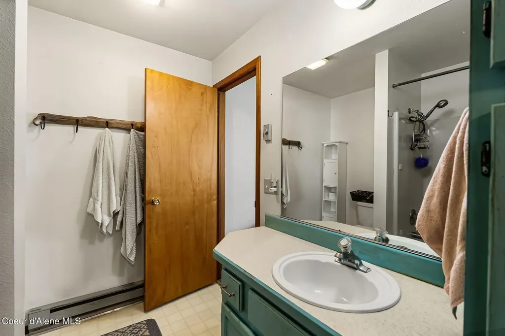 1711 Poplar Sandpoint ID 83864