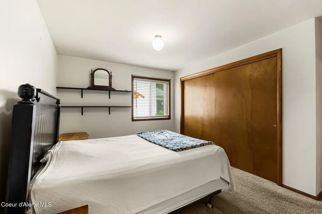 1711 Poplar Sandpoint ID 83864