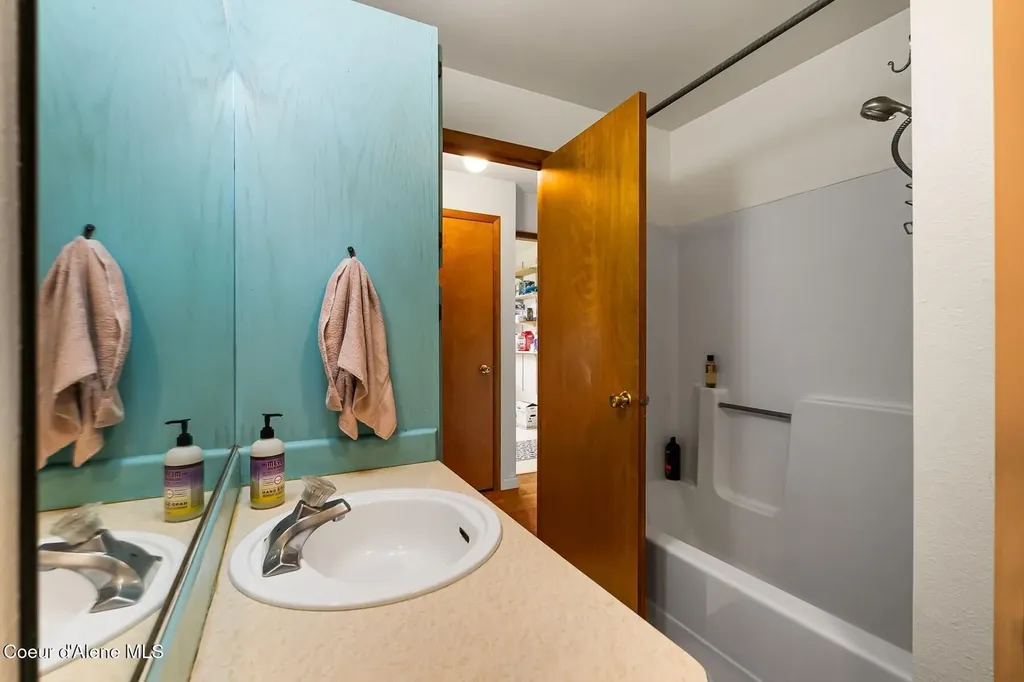 1711 Poplar Sandpoint ID 83864