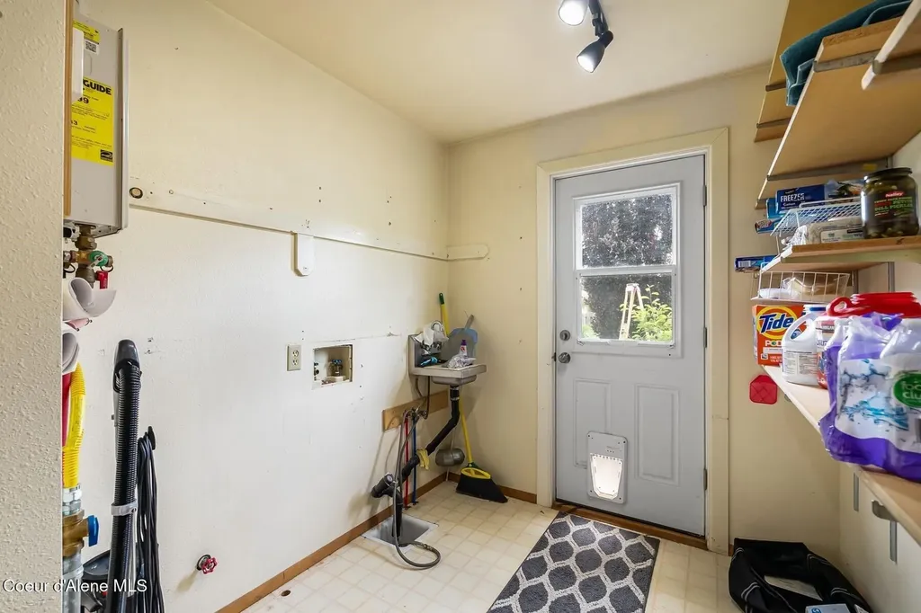 1711 Poplar Sandpoint ID 83864