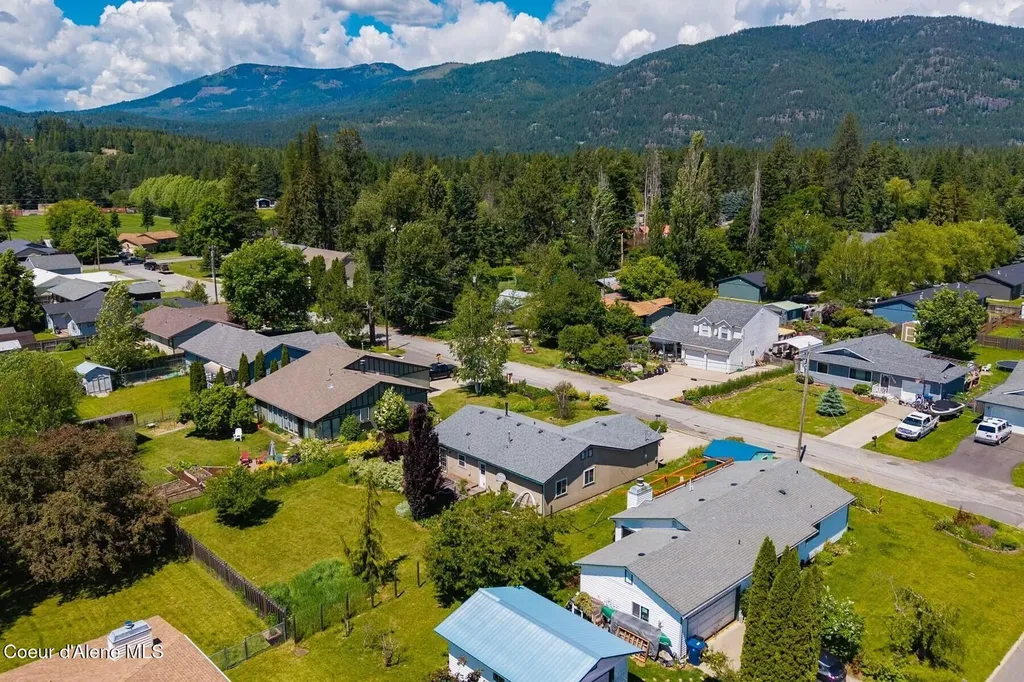 1711 Poplar Sandpoint ID 83864