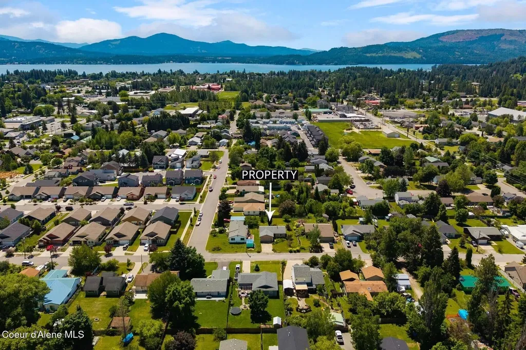 1711 Poplar Sandpoint ID 83864
