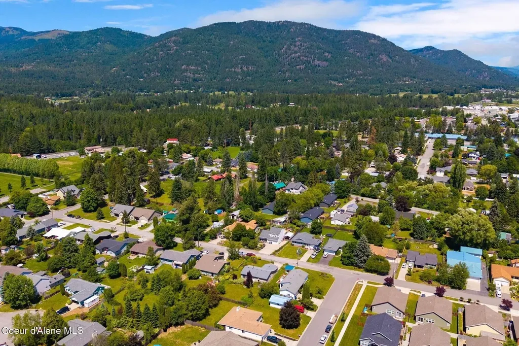 1711 Poplar Sandpoint ID 83864