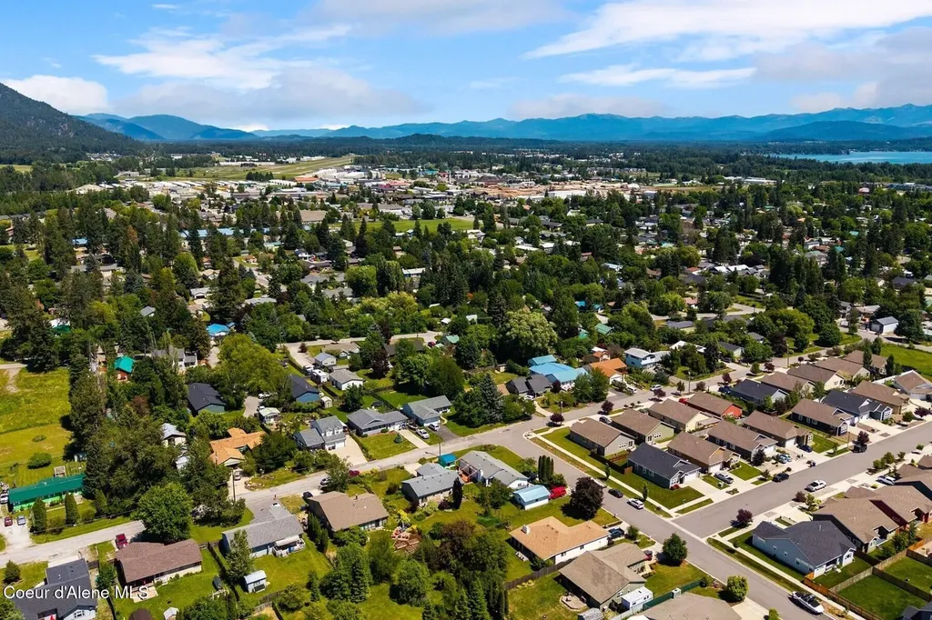 1711 Poplar Sandpoint ID 83864