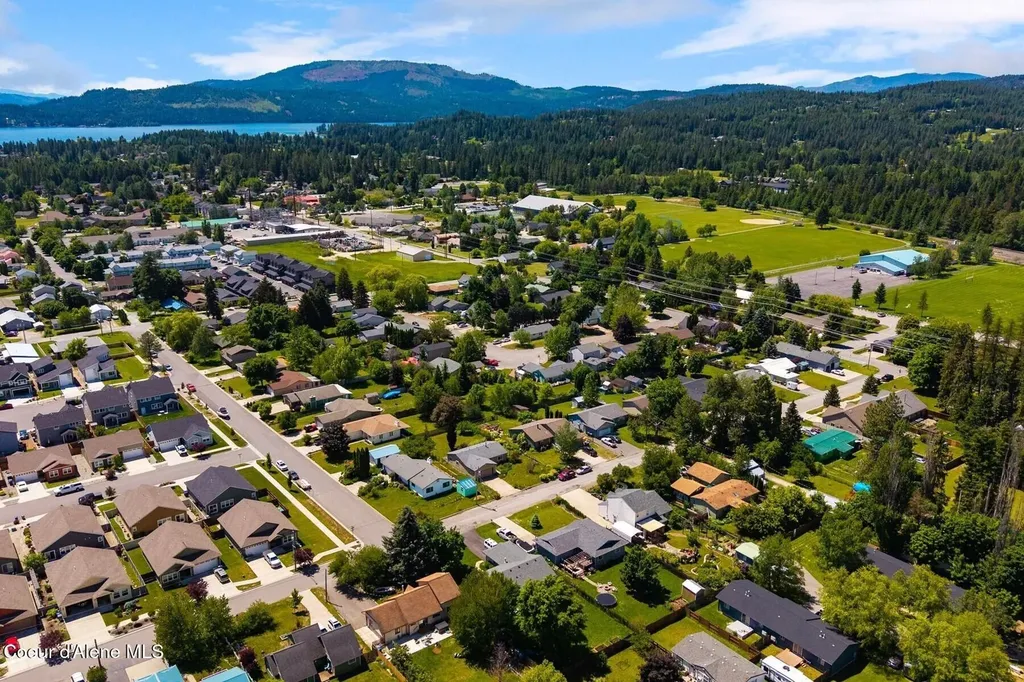 1711 Poplar Sandpoint ID 83864