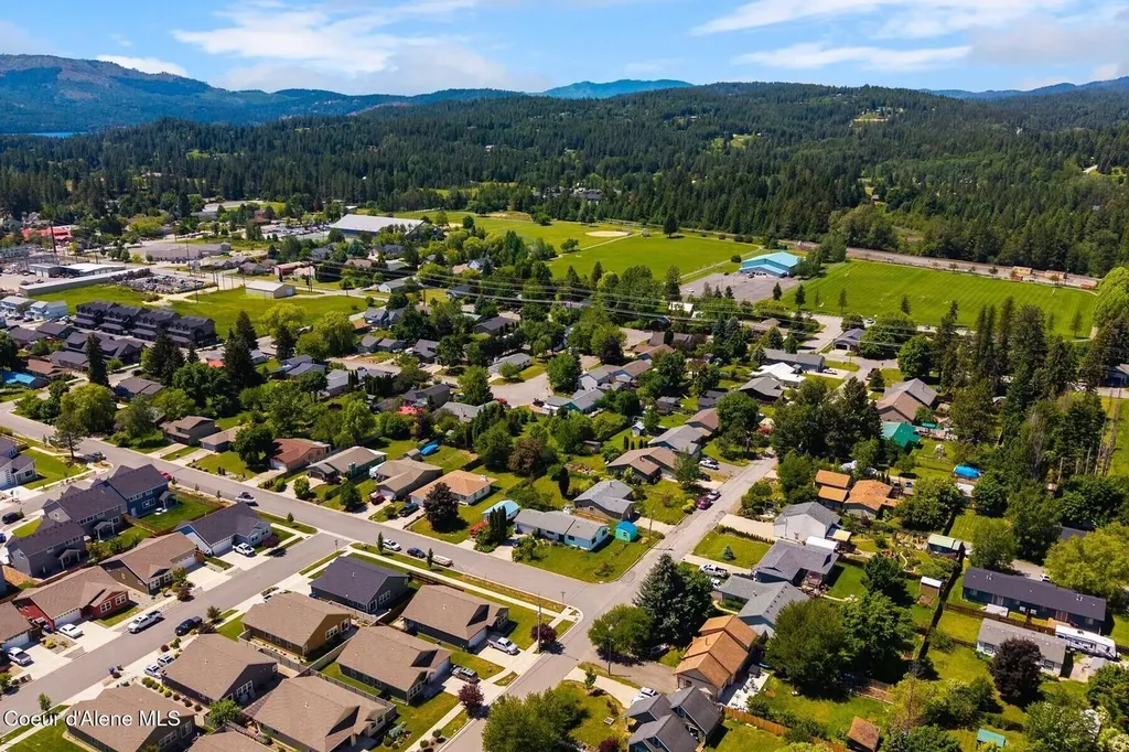 1711 Poplar Sandpoint ID 83864