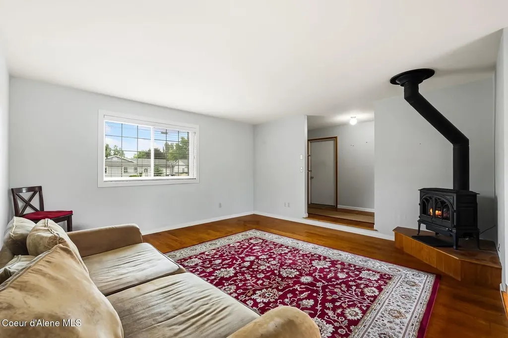 1711 Poplar Sandpoint ID 83864