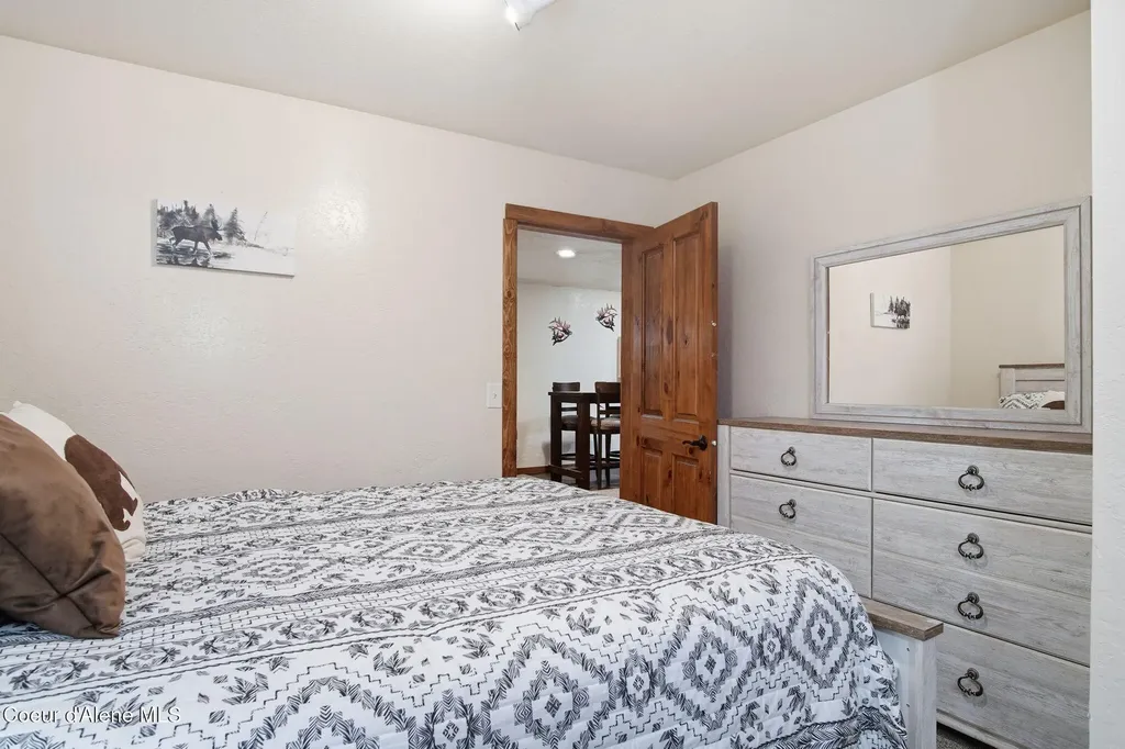 527 Creekside Drive Priest Lake ID 83856
