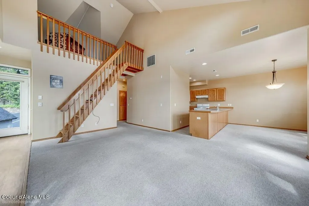 46700 E Highway 200 Hope ID 83836