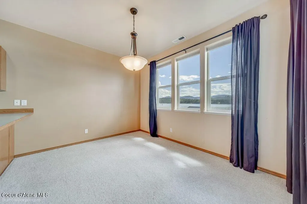 46700 E Highway 200 Hope ID 83836