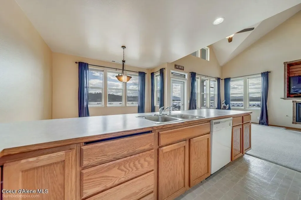 46700 E Highway 200 Hope ID 83836