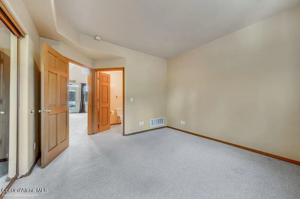 46700 E Highway 200 Hope ID 83836