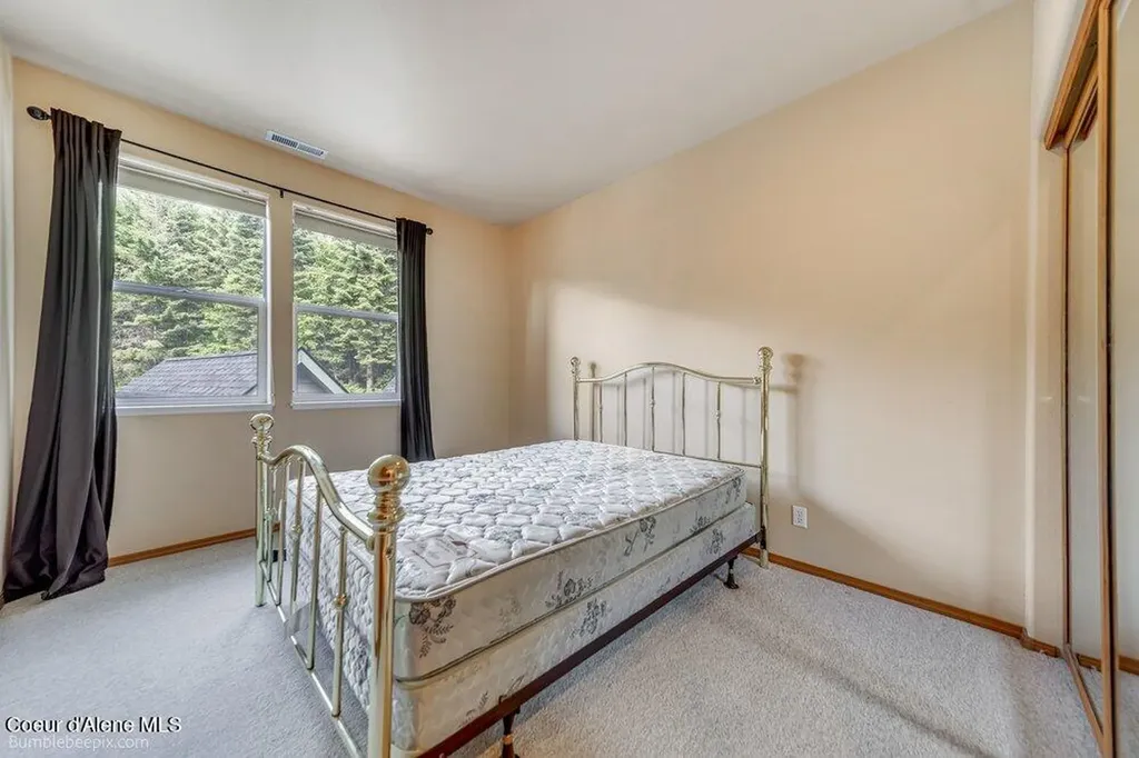 46700 E Highway 200 Hope ID 83836