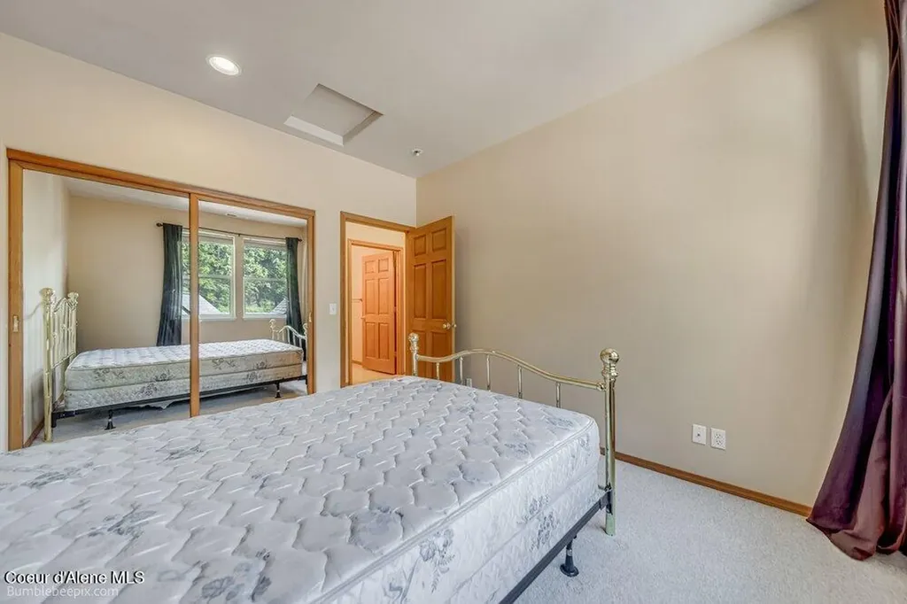 46700 E Highway 200 Hope ID 83836