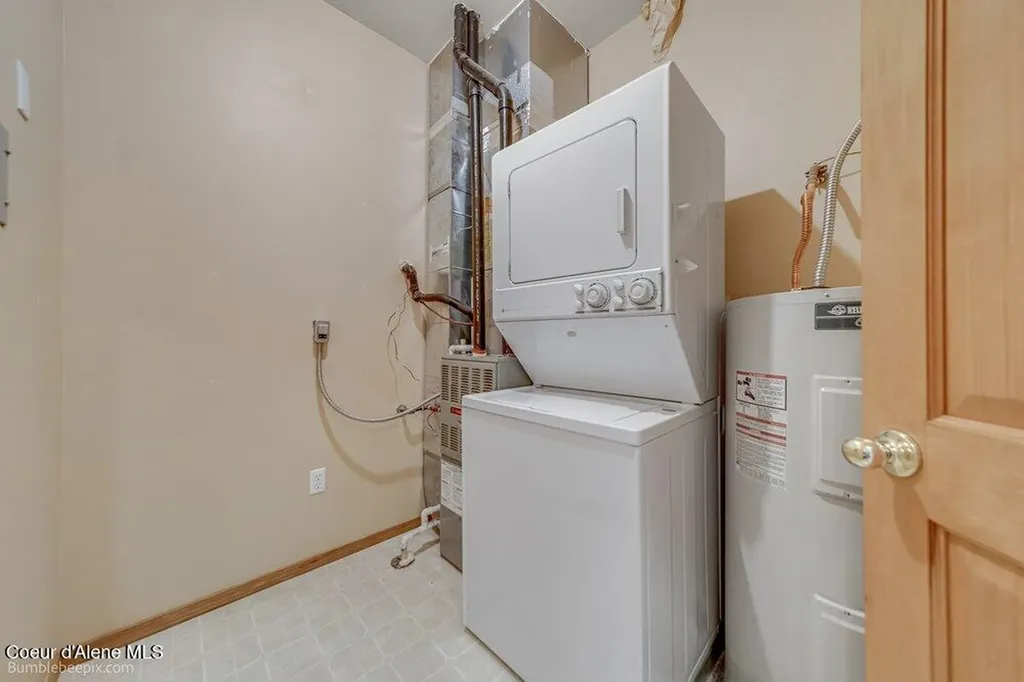 46700 E Highway 200 Hope ID 83836