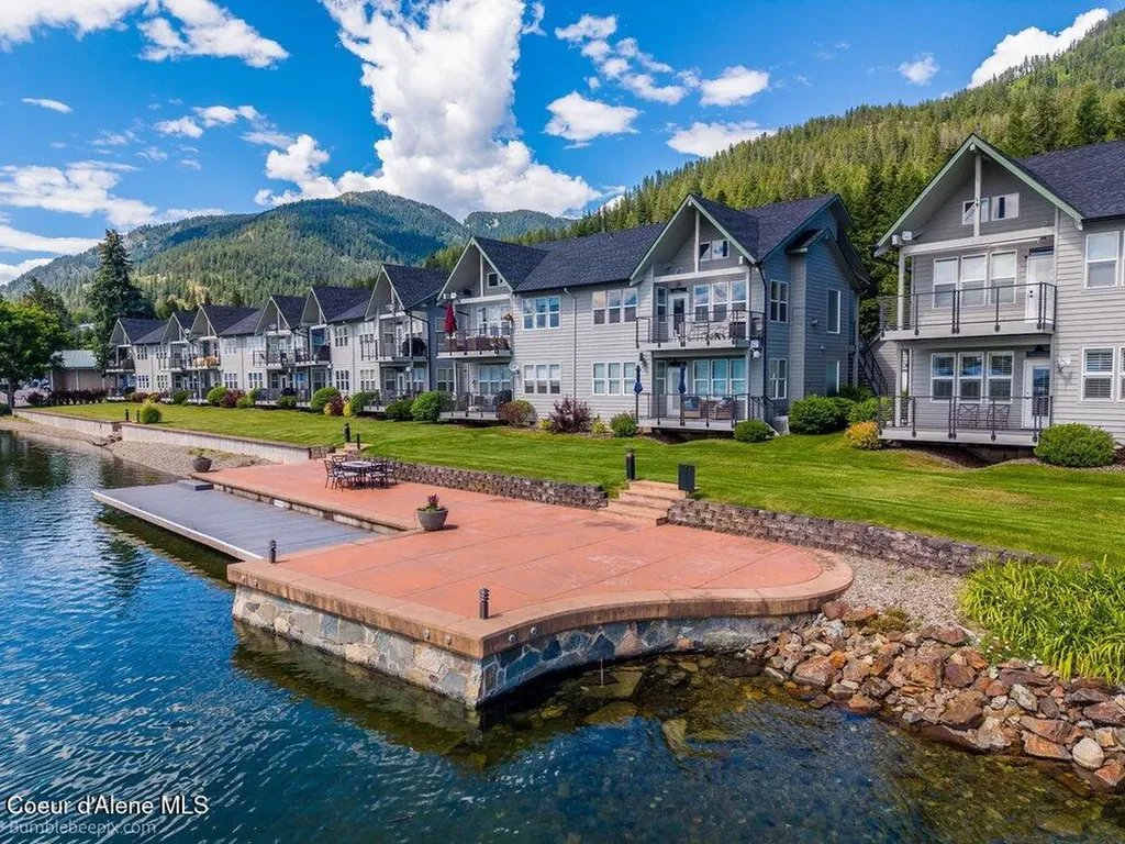 46700 E Highway 200 Hope ID 83836