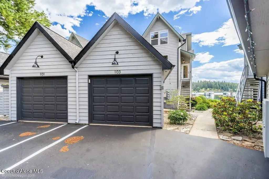 46700 E Highway 200 Hope ID 83836