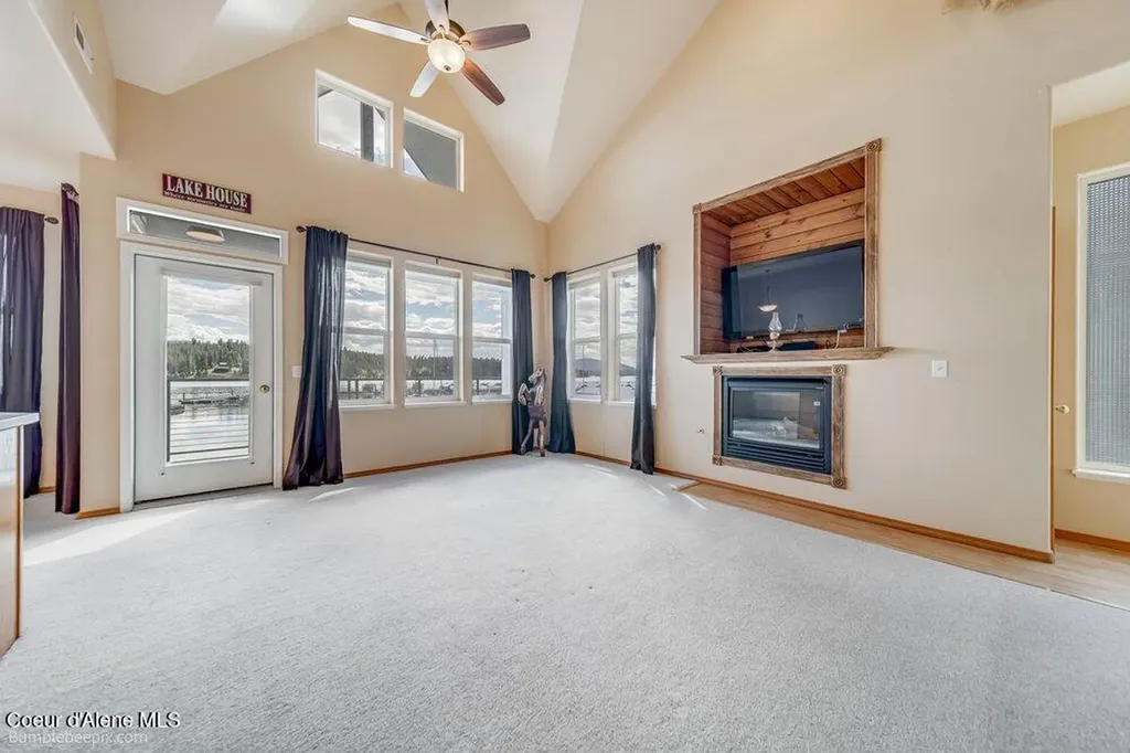 46700 E Highway 200 Hope ID 83836