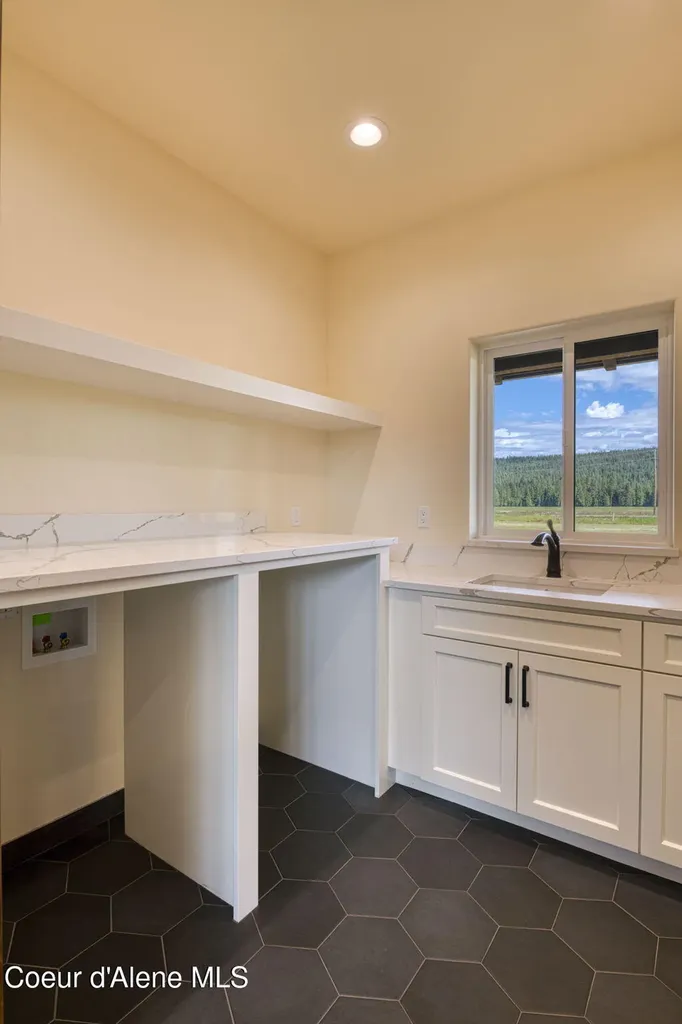 4450 Dufort Road Sagle ID 83860
