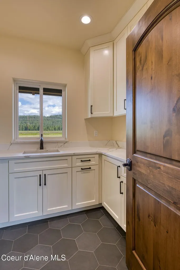 4450 Dufort Road Sagle ID 83860