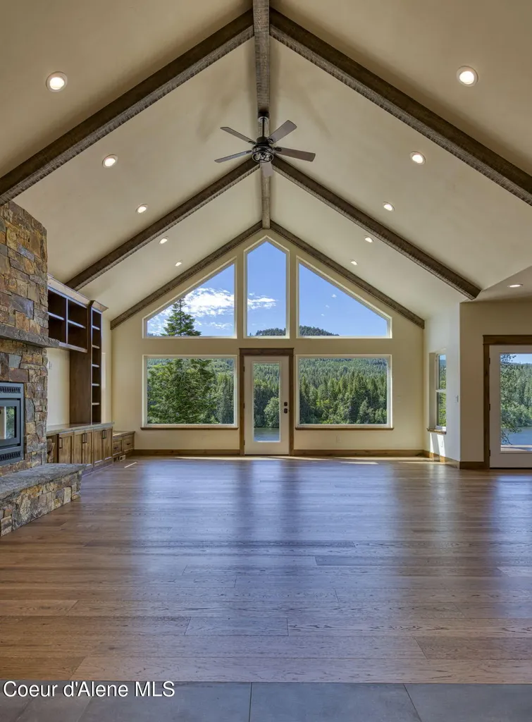 4450 Dufort Road Sagle ID 83860