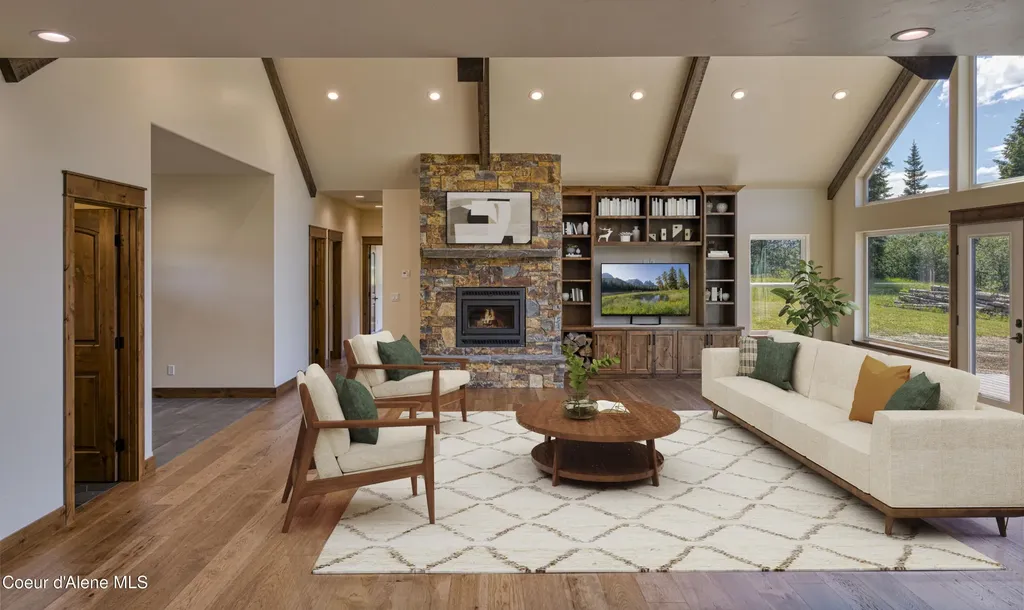 4450 Dufort Road Sagle ID 83860