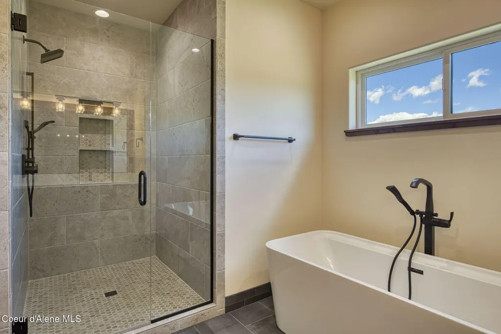 4450 Dufort Road Sagle ID 83860