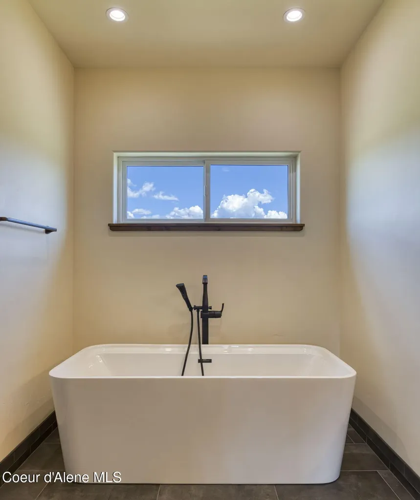 4450 Dufort Road Sagle ID 83860