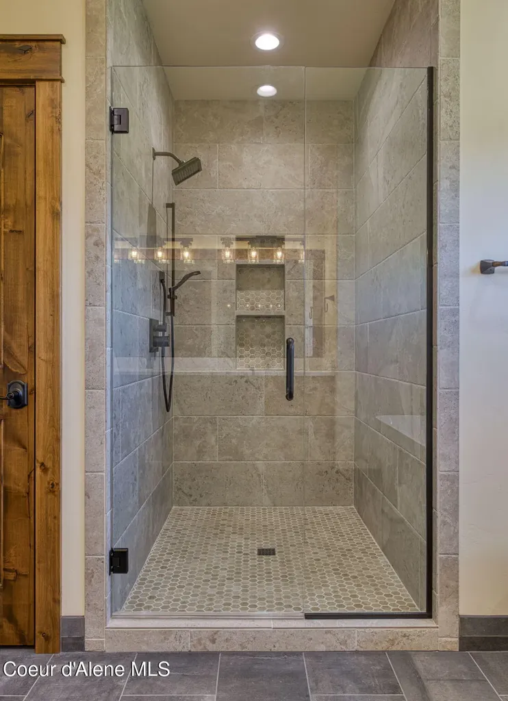 4450 Dufort Road Sagle ID 83860
