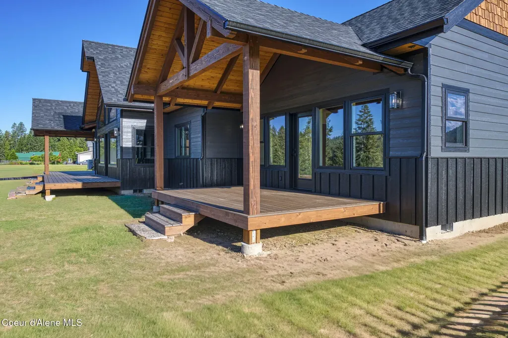 4450 Dufort Road Sagle ID 83860
