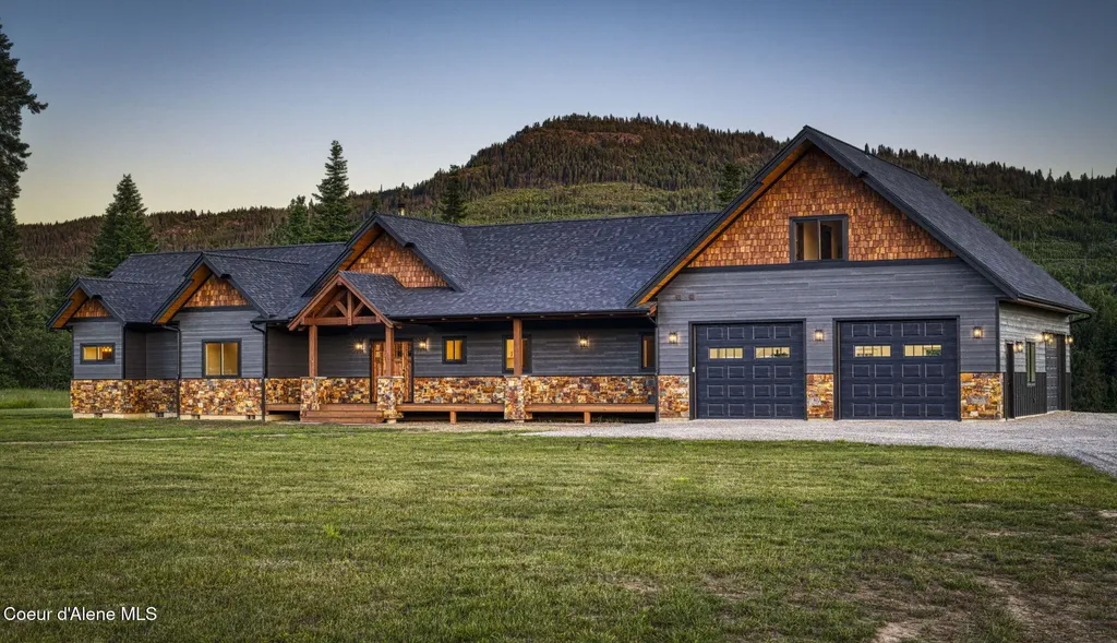 4450 Dufort Road Sagle ID 83860