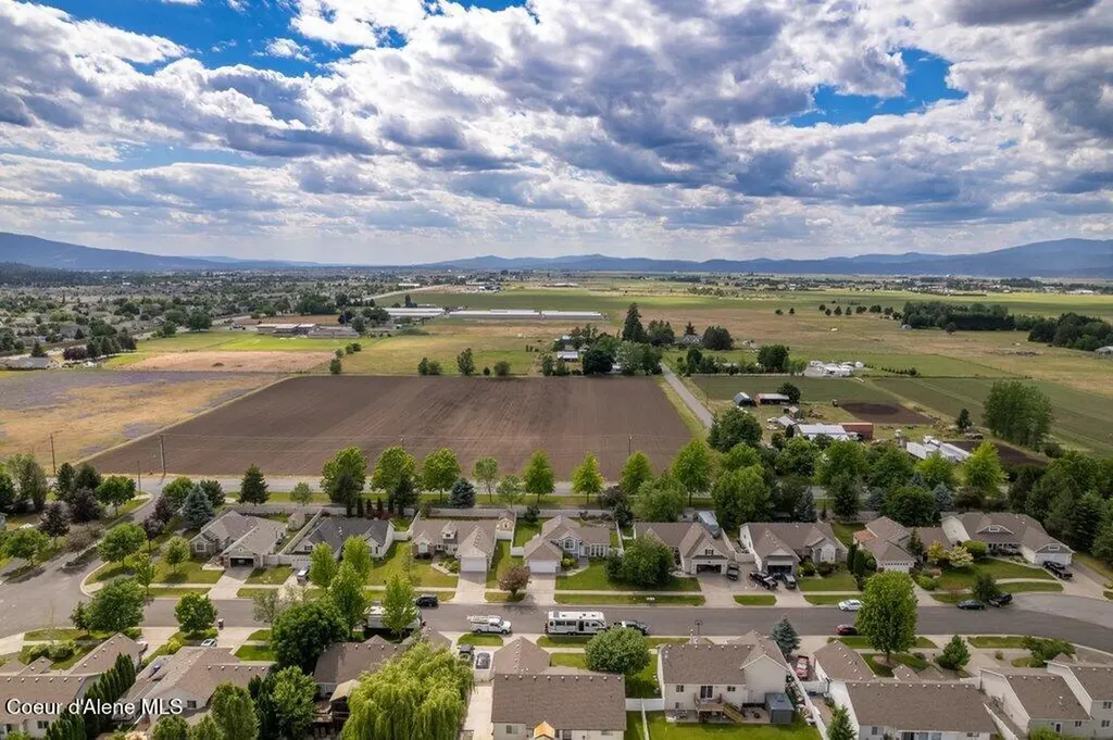2806 W Blueberry Circle Hayden ID 83835