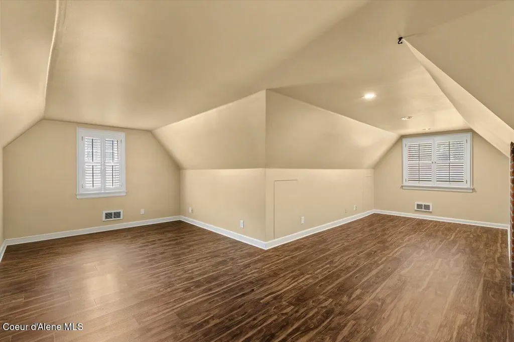 10 King Street Wallace ID 83873