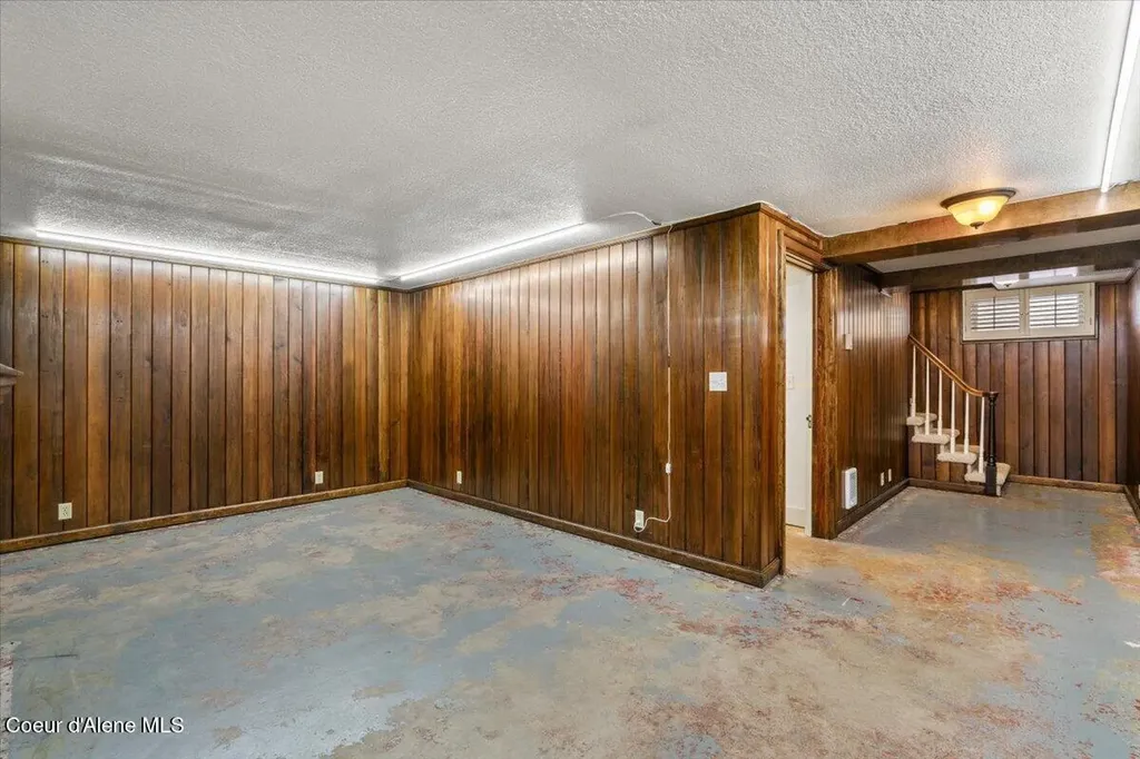 10 King Street Wallace ID 83873