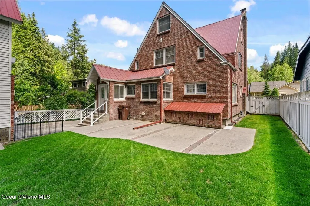 10 King Street Wallace ID 83873