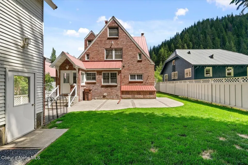 10 King Street Wallace ID 83873