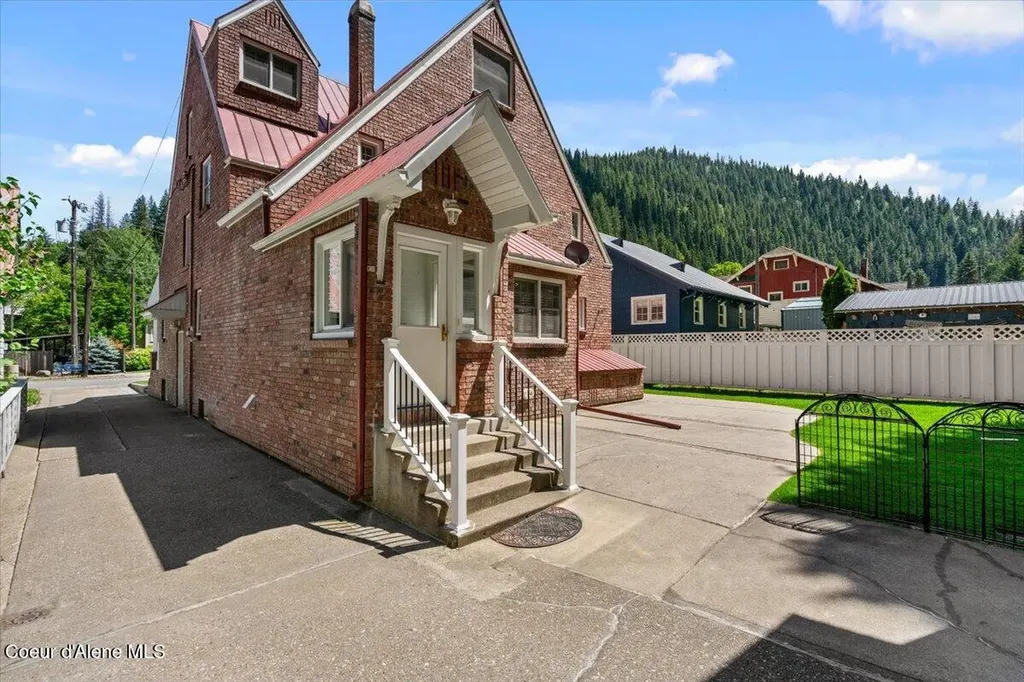 10 King Street Wallace ID 83873