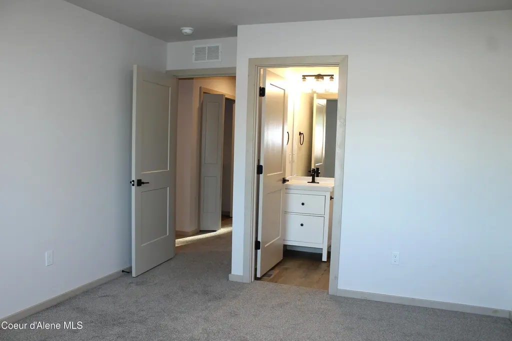 9836 N Laylin Circle Hayden ID 83835
