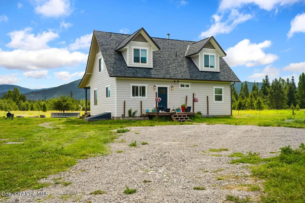 2301 Mc Arthur Lake Road Naples ID 83847