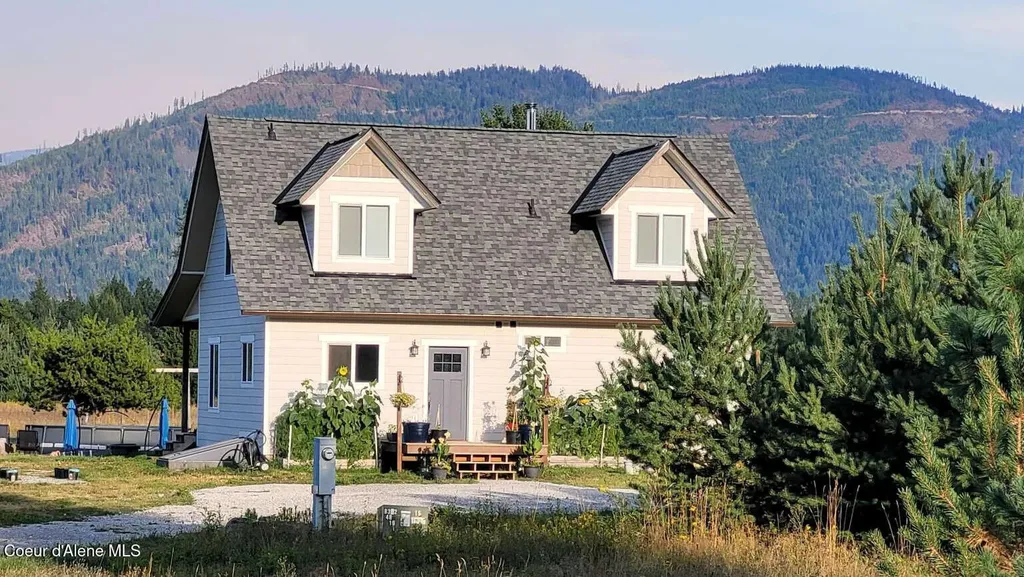 2301 Mc Arthur Lake Road Naples ID 83847