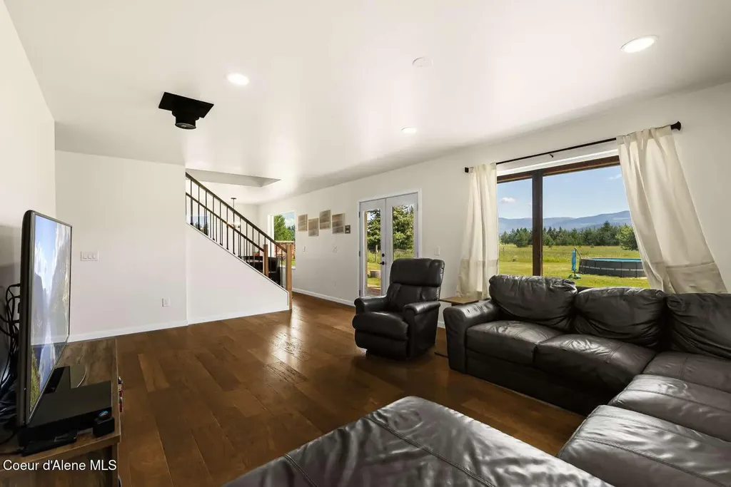 2301 Mc Arthur Lake Road Naples ID 83847