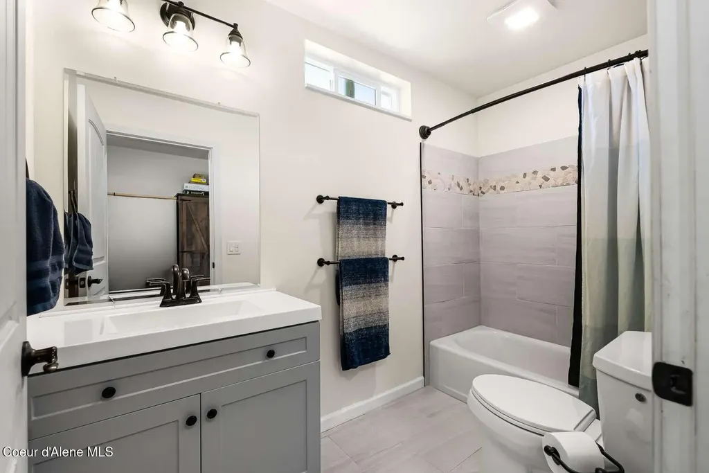 2301 Mc Arthur Lake Road Naples ID 83847