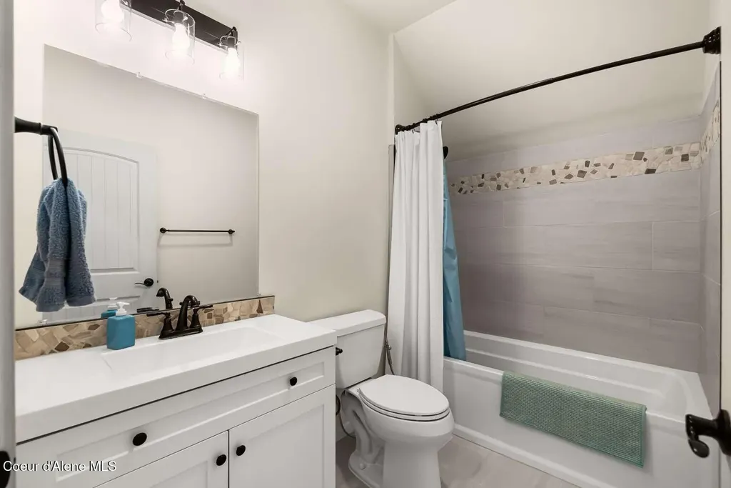 2301 Mc Arthur Lake Road Naples ID 83847