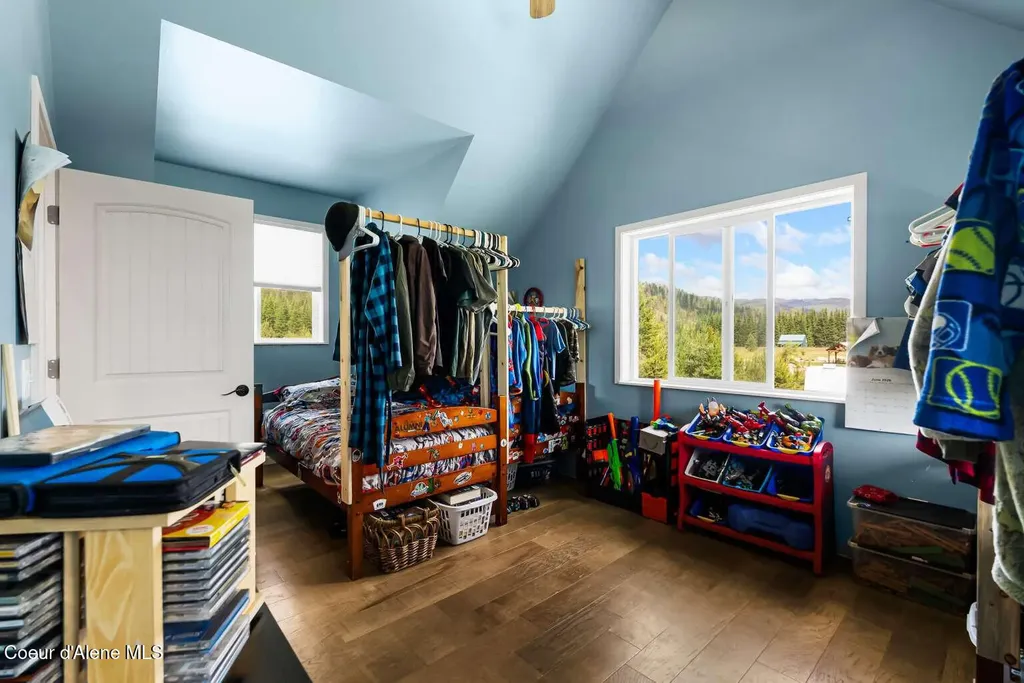 2301 Mc Arthur Lake Road Naples ID 83847