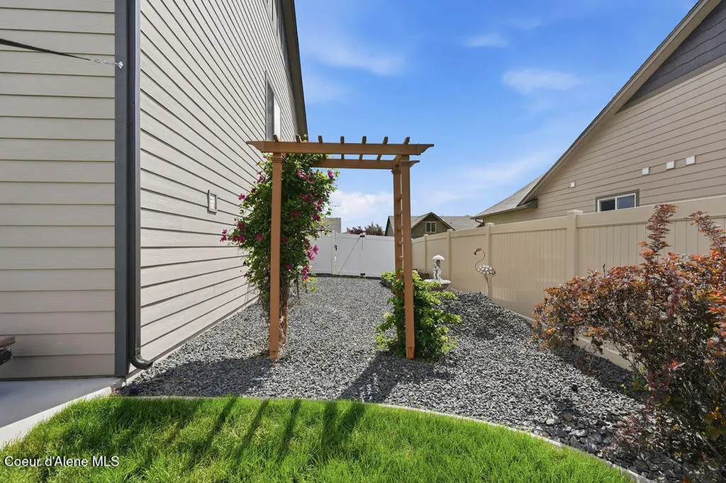 2028 N Ivory Lane Post Falls ID 83854