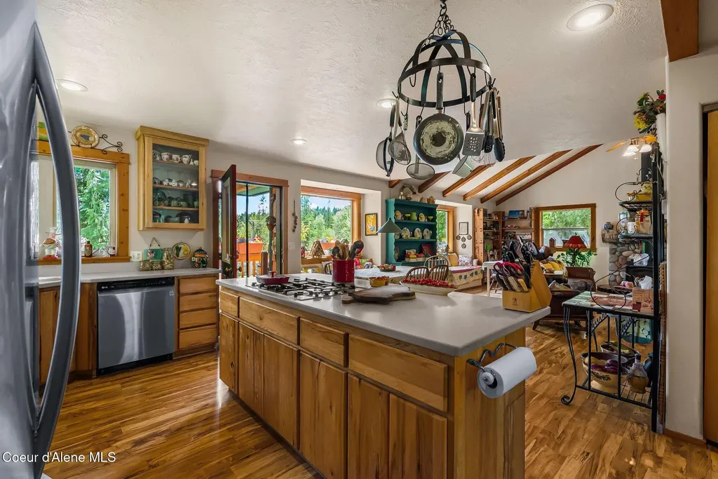 561 Geenen Road Cocolalla ID 83813