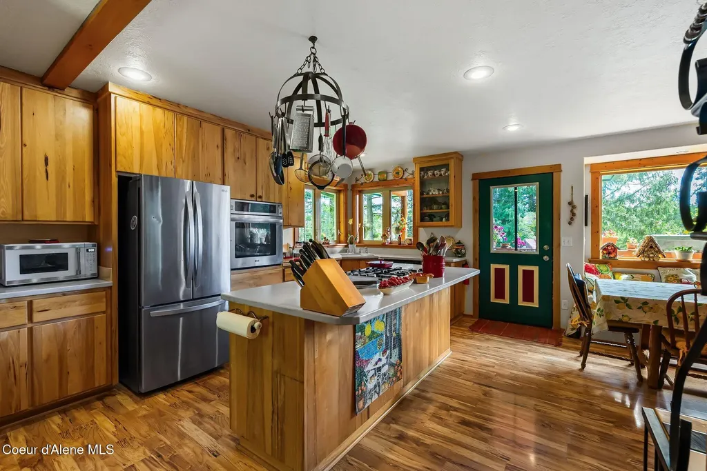 561 Geenen Road Cocolalla ID 83813